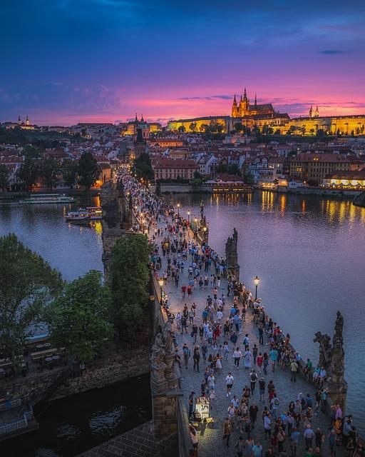 Praha za deště: Kam na rande a nezmoknout?