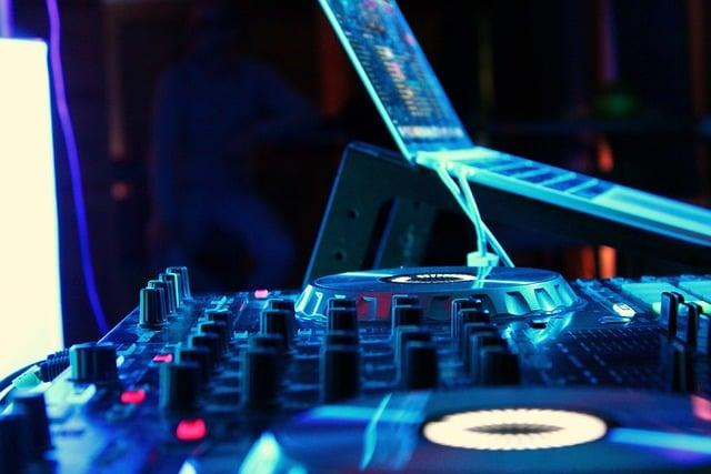 Proč je důležité mít profesionálního DJ na svatebním večírku