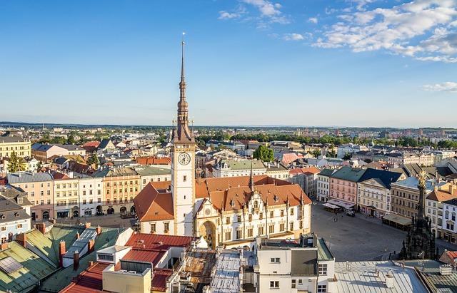 Kde si vychutnat lahodné víno či kávu v Olomouci